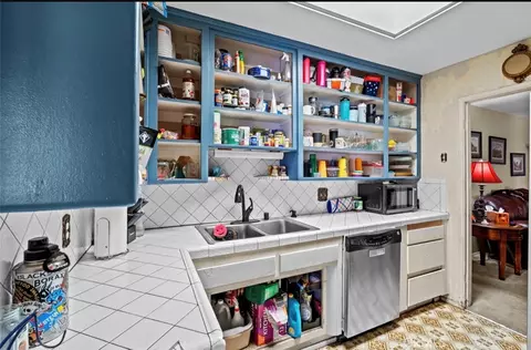 Kitchen - 736 Belinda Ave, Barstow, CA 92311 photo 2 of 2