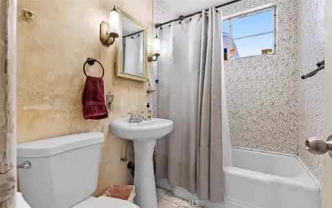 Bath - 736 Belinda Ave, Barstow, CA 92311 photo 1 of 1