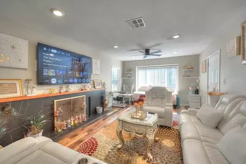 Living - 2803 Ladera Rd, San Bernardino, CA 92405 photo 2 of 5
