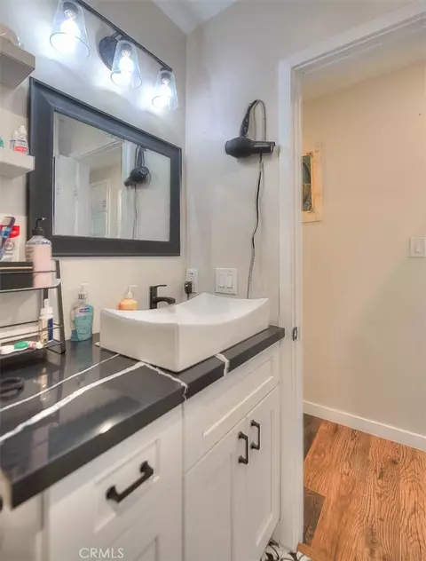 Bath - 2803 Ladera Rd, San Bernardino, CA 92405 photo 3 of 5