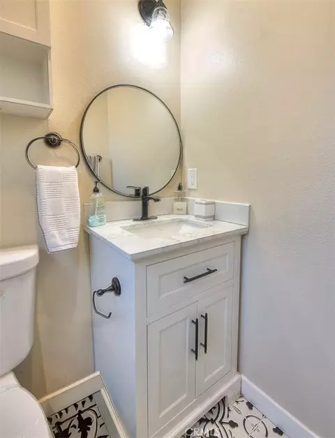 Bath - 2803 Ladera Rd, San Bernardino, CA 92405 photo 1 of 5