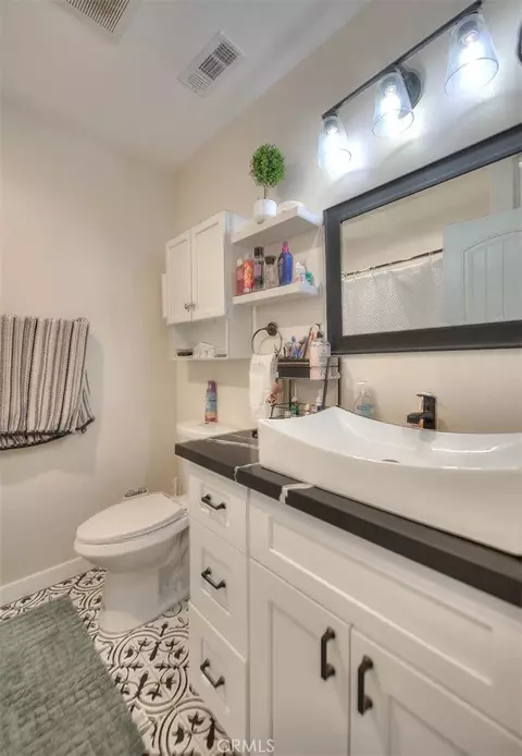 Bath - 2803 Ladera Rd, San Bernardino, CA 92405 photo 5 of 5