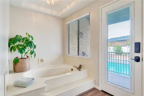 Bath - 2429 Cliff Rd, Upland, CA 91784 photo 2 of 6