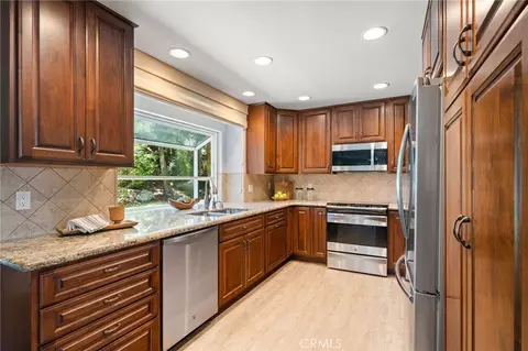Kitchen - 5717 Shire Ct, Rancho Cucamonga, CA 91701 photo 2 of 6