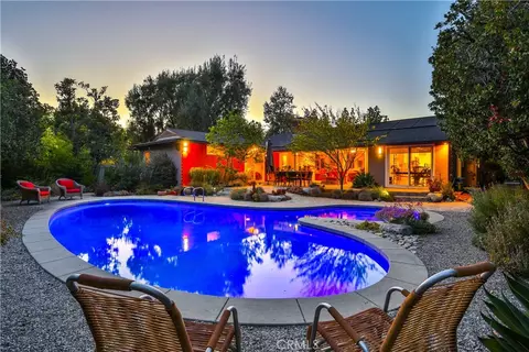 666 W 9th St, Claremont, CA 91711