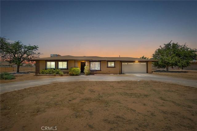 15420 Apache, Apple Valley, CA 92307