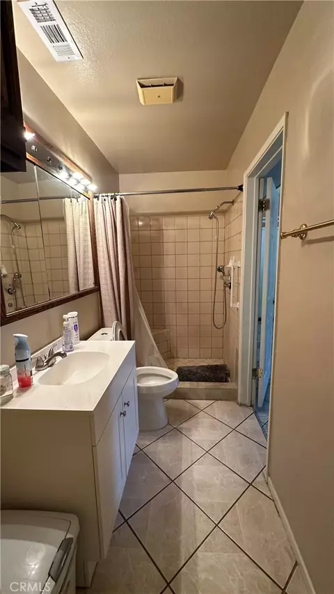 Bath - 1424 Lynwood Way, Highland, CA 92346 photo 2 of 2