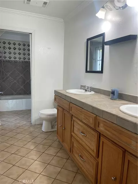Bath - 26380 Erwin Ct, Hemet, CA 92544 photo 1 of 3
