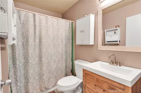 Bath - 108 W Desert View Dr, Barstow, CA 92311 photo 1 of 5