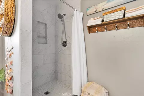 Bath - 108 W Desert View Dr, Barstow, CA 92311 photo 5 of 5