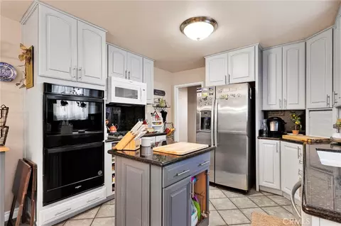 Kitchen - 108 W Desert View Dr, Barstow, CA 92311 photo 3 of 4