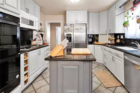 Kitchen - 108 W Desert View Dr, Barstow, CA 92311 photo 2 of 4