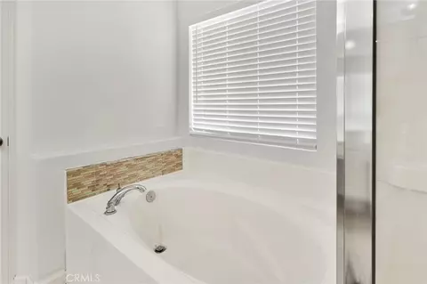 Bath - 13957 Katelyn St, Hesperia, CA 92345 photo 4 of 5