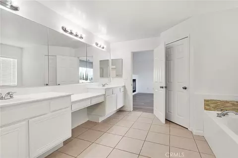 Bath - 13957 Katelyn St, Hesperia, CA 92345 photo 5 of 5