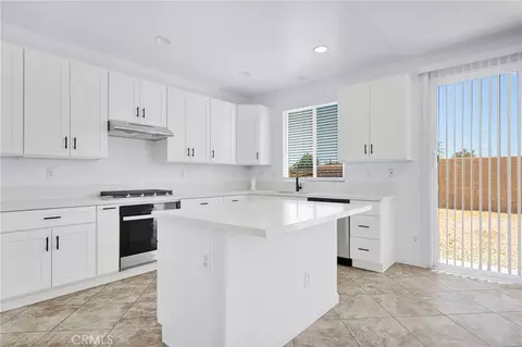 Kitchen - 13957 Katelyn St, Hesperia, CA 92345 photo 1 of 3