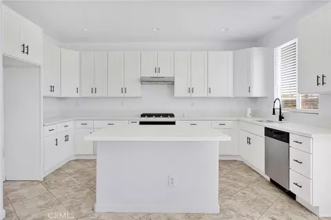 Kitchen - 13957 Katelyn St, Hesperia, CA 92345 photo 2 of 3