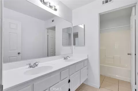 Bath - 13957 Katelyn St, Hesperia, CA 92345 photo 2 of 5