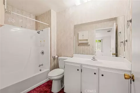 Bath - 124 N N Pne, Rialto, CA 92376 photo 2 of 2