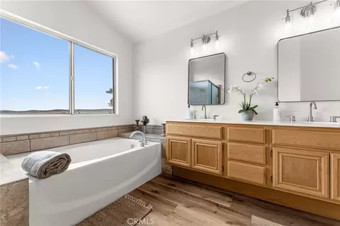 Bath - 361 Point Windemere, Oceanside, CA 92057 photo 2 of 3