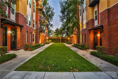 744 W 1st St, Claremont, CA 91711