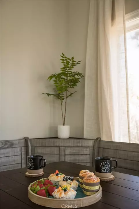 Dining - 1213 Montreal Dr, Lake Arrowhead, CA 92352 photo 2 of 4