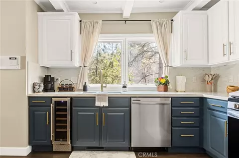 Kitchen - 1213 Montreal Dr, Lake Arrowhead, CA 92352 photo 1 of 2