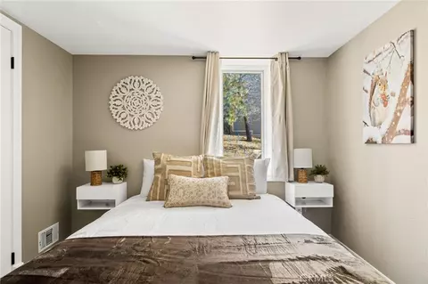 Bedroom - 1213 Montreal Dr, Lake Arrowhead, CA 92352 photo 4 of 9