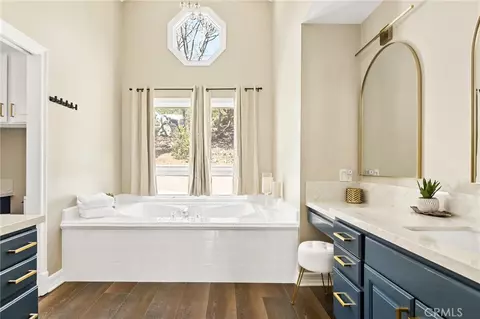 Bath - 1213 Montreal Dr, Lake Arrowhead, CA 92352 photo 2 of 6