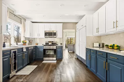 Kitchen - 1213 Montreal Dr, Lake Arrowhead, CA 92352 photo 2 of 2