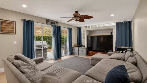 Living - 3243 Yardley, Simi Valley, CA 93063 photo 3 of 4