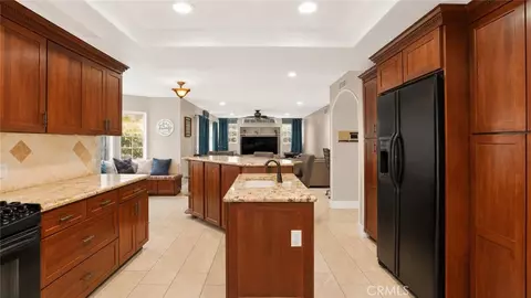 Entry Way - 3243 Yardley, Simi Valley, CA 93063 photo 5 of 9
