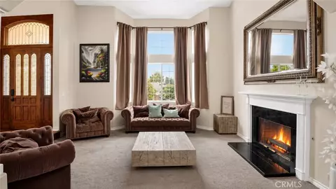 Living - 3243 Yardley, Simi Valley, CA 93063 photo 2 of 4