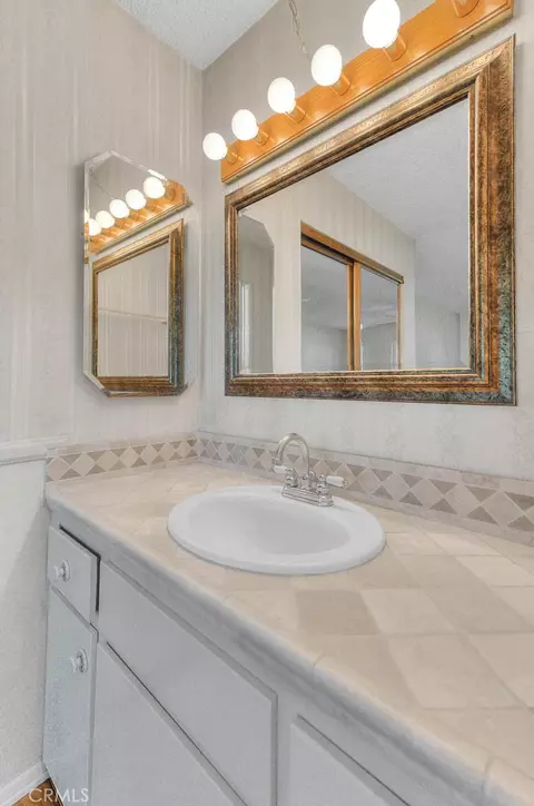13425 Mistletoe, Chino, CA 91710 photo 24