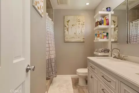 Bath - 555 D, Upland, CA 91786 photo 1 of 3