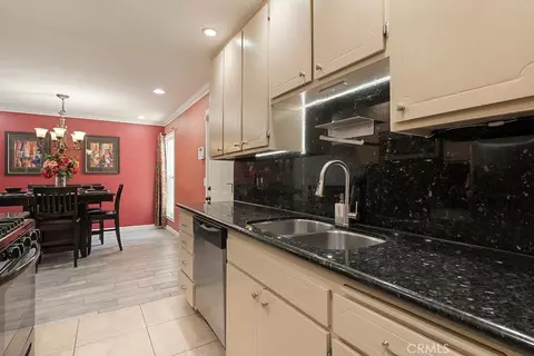 Kitchen - 555 D, Upland, CA 91786 photo 1 of 2