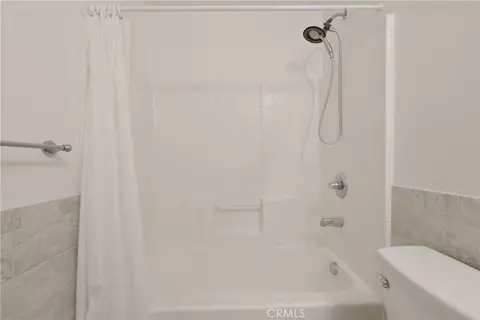 Bath - 2180 Stonewood, Mentone, CA 92359 photo 2 of 7