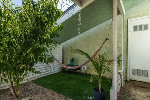 385 E Stetson, Hemet, CA 92543 photo 4