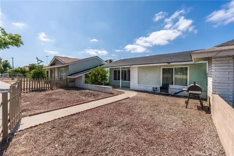 385 E Stetson, Hemet, CA 92543 photo 2