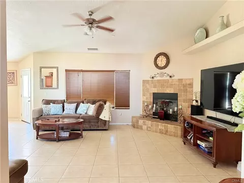 17443 Walnut, Hesperia, CA 92345 photo 5