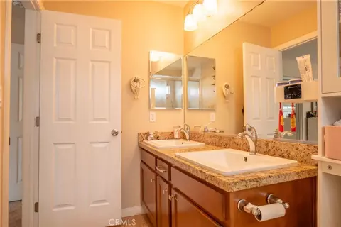 Bath - 9220 Jacaranda, Hesperia, CA 92345 photo 1 of 2