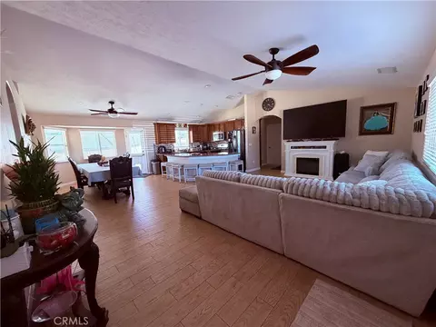 9220 Jacaranda, Hesperia, CA 92345 photo 3