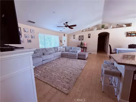 9220 Jacaranda, Hesperia, CA 92345 photo 4
