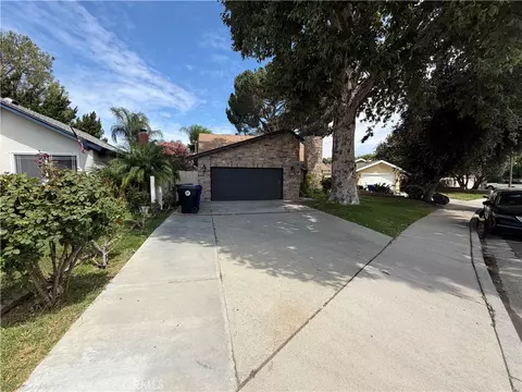 23521 Via Chantilly, Valencia, CA 91355