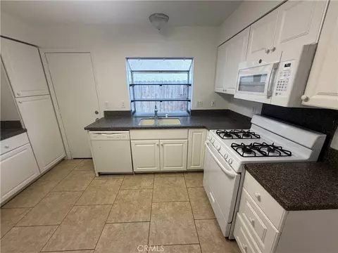 Kitchen - 117 Evergreen Pl, Perris, CA 92571 photo 2 of 2