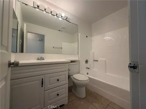 Bath - 117 Evergreen Pl, Perris, CA 92571 photo 1 of 8
