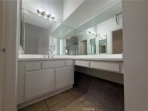 Bath - 117 Evergreen Pl, Perris, CA 92571 photo 3 of 8