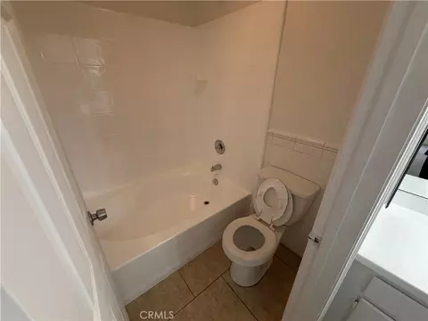 Bath - 117 Evergreen Pl, Perris, CA 92571 photo 4 of 8