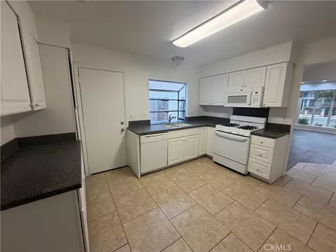 Kitchen - 117 Evergreen Pl, Perris, CA 92571 photo 1 of 2
