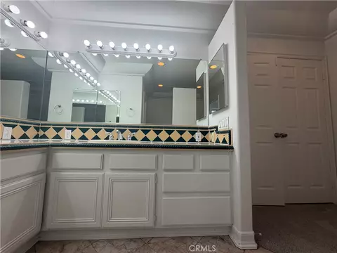 Bath - 117 Evergreen Pl, Perris, CA 92571 photo 6 of 8