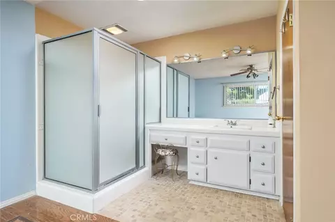 Bath - 17345 Vista St, Hesperia, CA 92345 photo 2 of 4